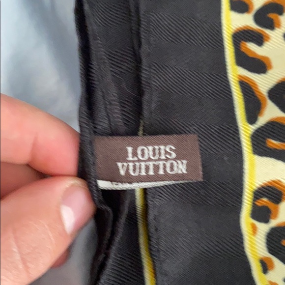 Louis Vuitton - Picture 2 of 3
